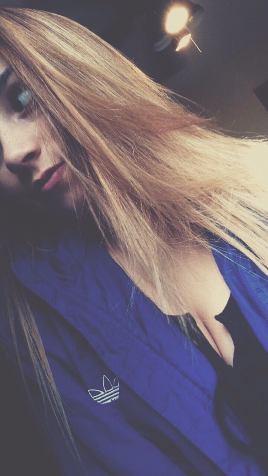 Cute Brunette #3RELpNAx