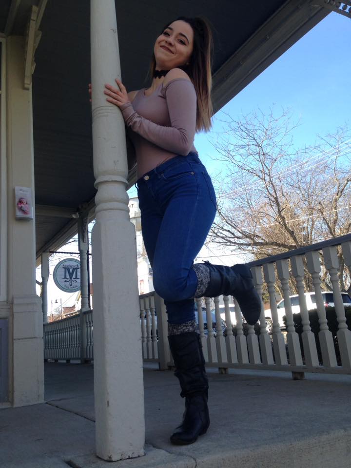 Cute Brunette #7eQseqD6