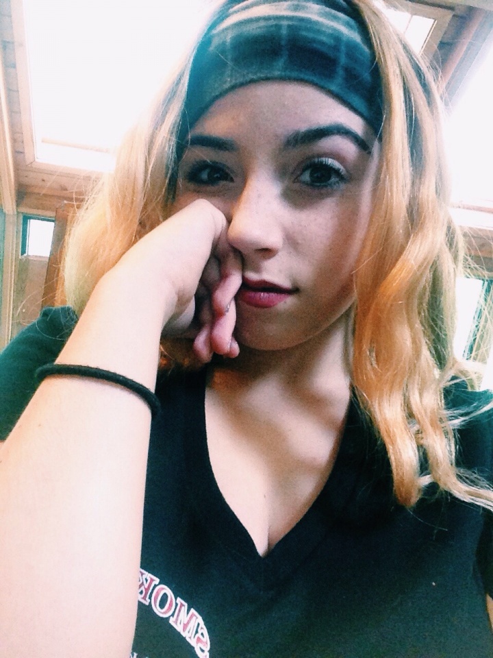 Cute Brunette #CqZnwTR0