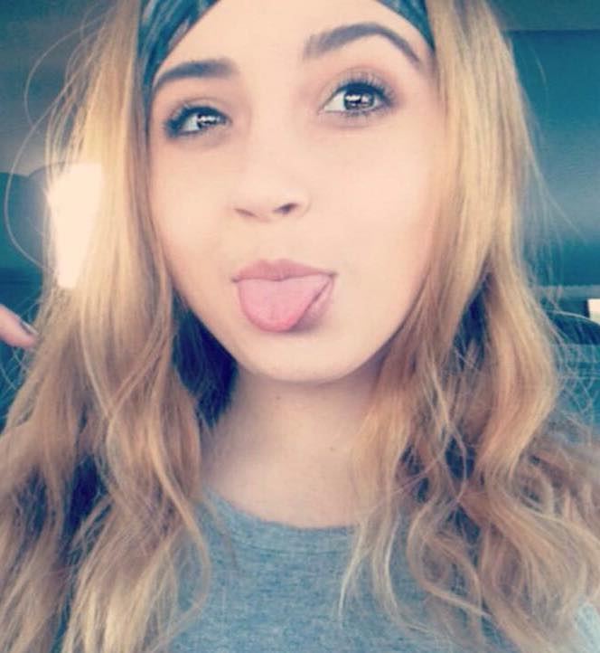 Cute Brunette #DBDcJL77