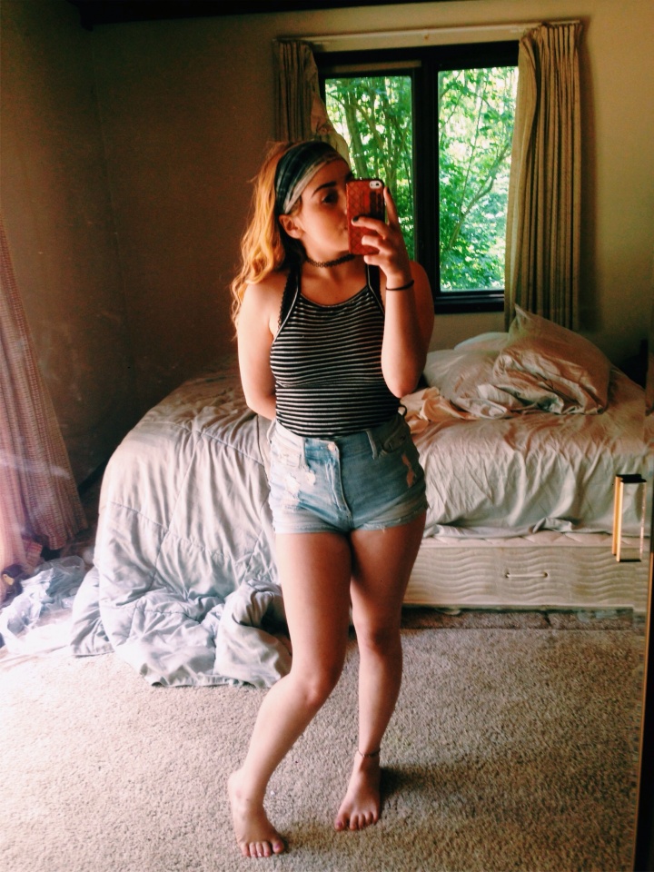 Cute Brunette #DnwAqOjL