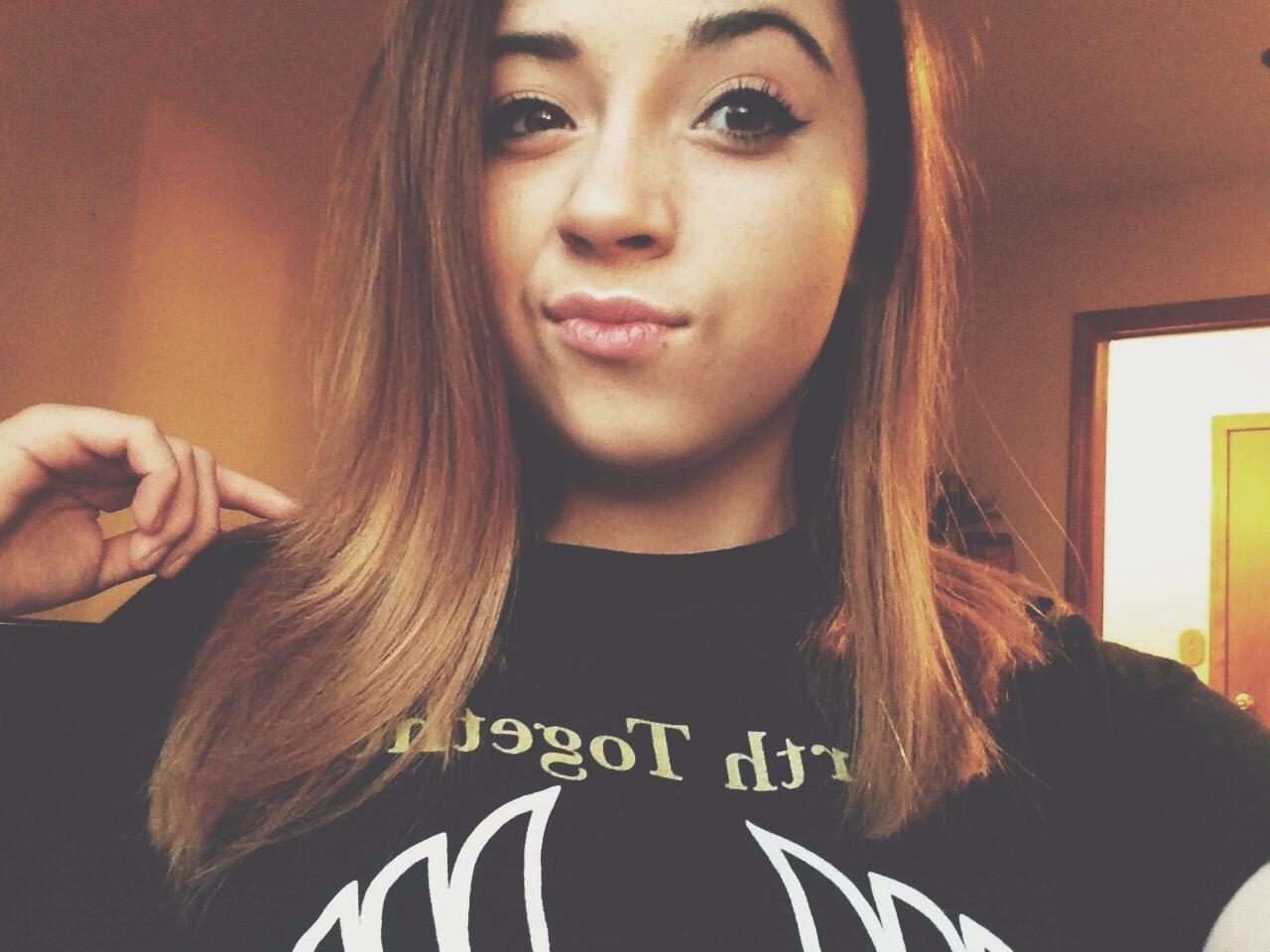 Cute Brunette #EIXXuTwB