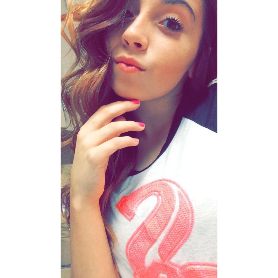 Cute Brunette #KiPgskpk