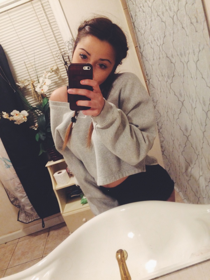 Cute Brunette #OPT2XDo4