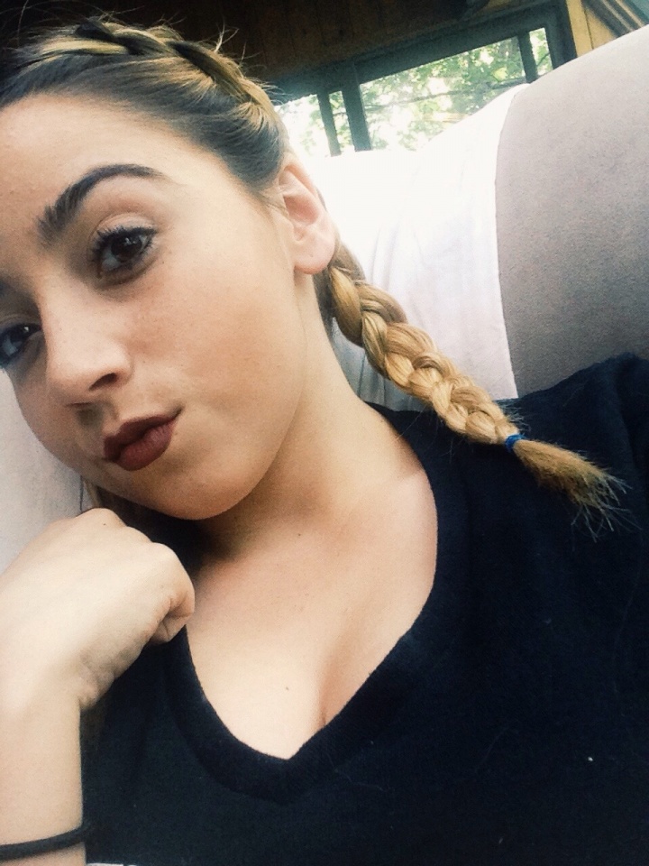 Cute Brunette #R2M9w6fY