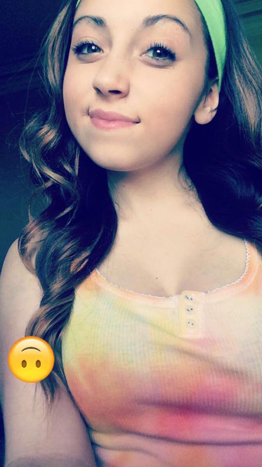 Cute Brunette #R6FEJK5I