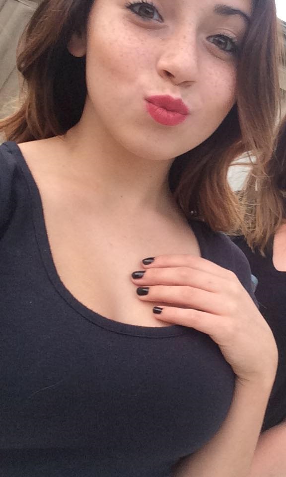 Cute Brunette #RDUtuWRe