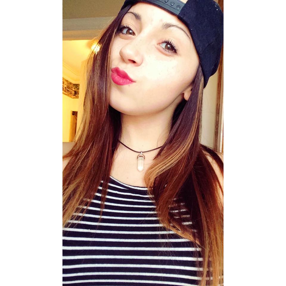 Cute Brunette #Yp19rHFr