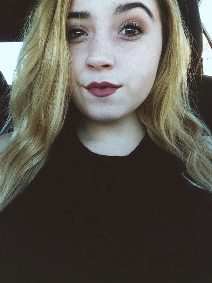 Cute Brunette #ZwRCTtsN