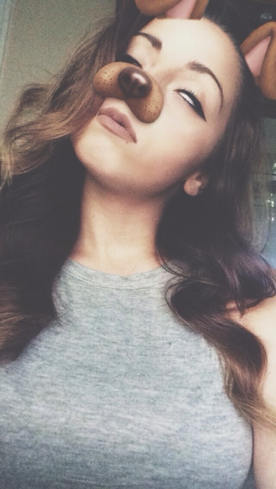 Cute Brunette #cVESsZcU