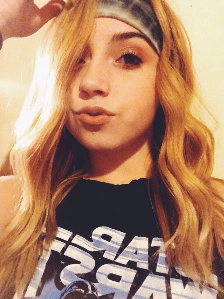 Cute Brunette #ruSS45cg