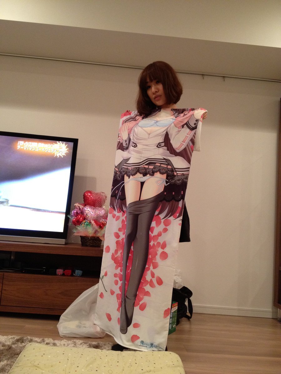 Girls inside Dakimakura #4s54cOHy