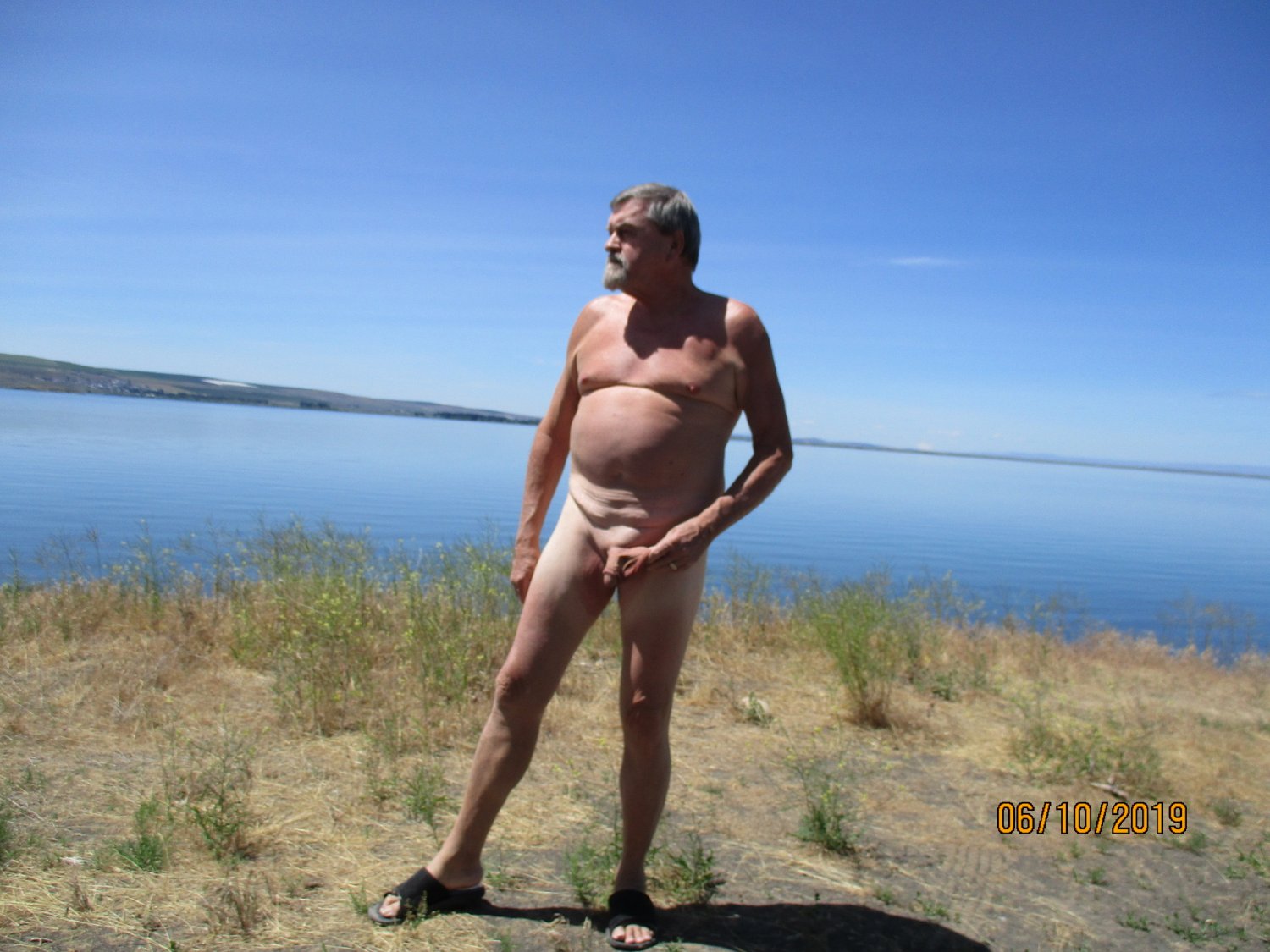 Me, JJ, doing what I love, exposing my cock, whenever I can #JIfJoF8F