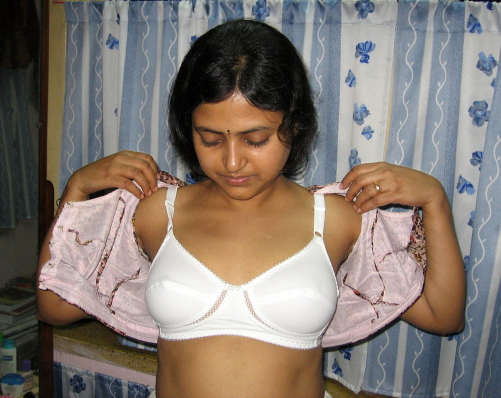 Desi sexy bhabi in saree nudes download link with more 16 pictures...