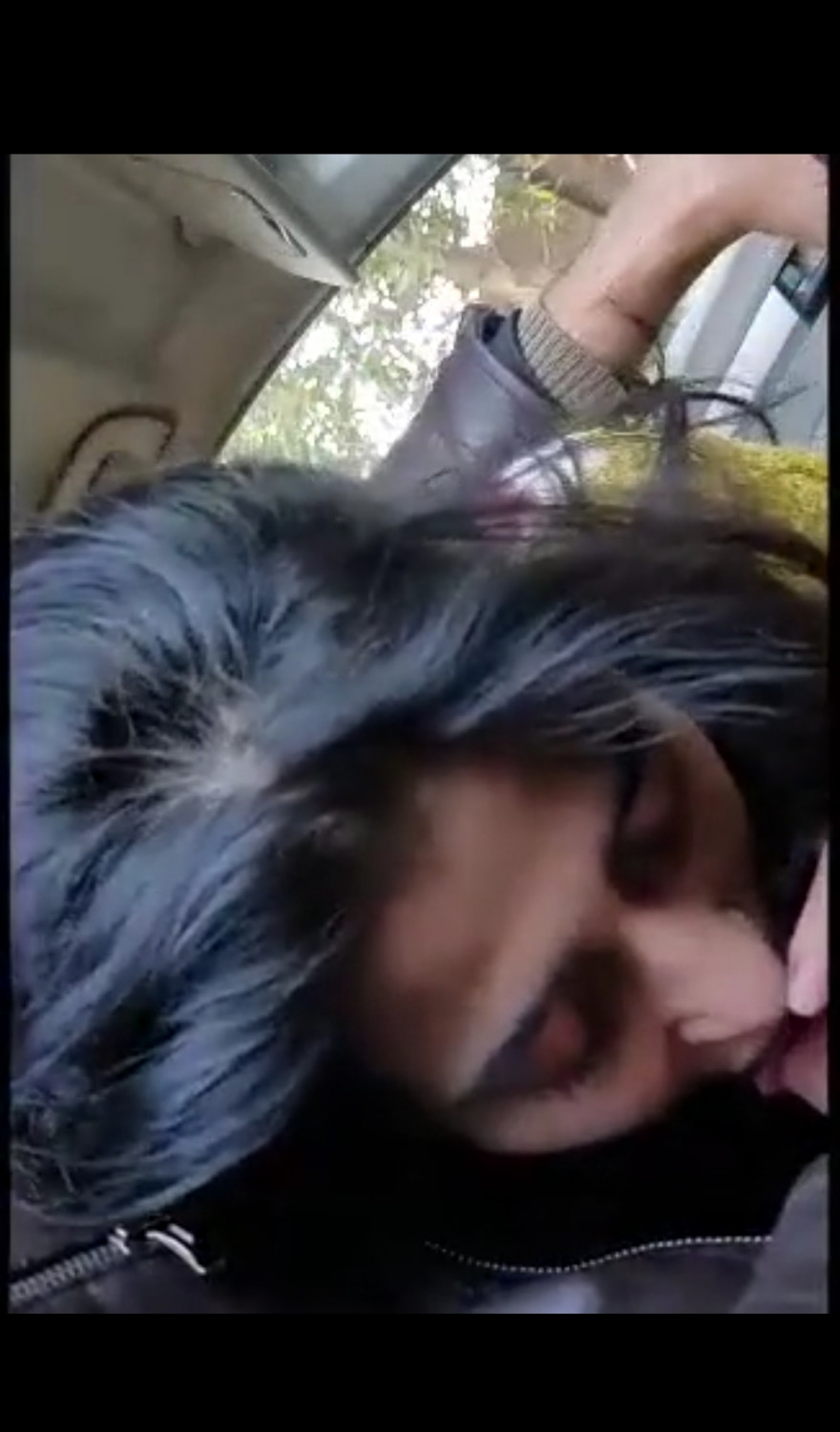 Pakistani 🔥gf bf college sucking dick in Car ➡️ 💯 leak video ⬅️ -...