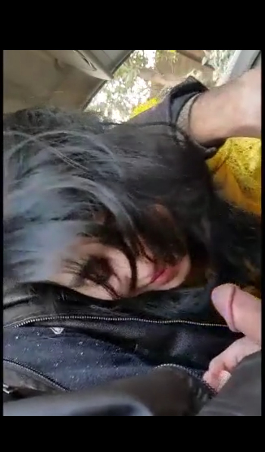 Pakistani 🔥gf bf college sucking dick in Car ➡️ 💯 leak video ⬅️ -...