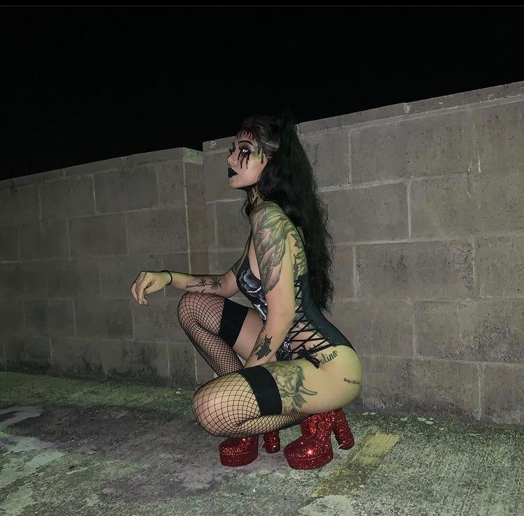 Gangsta Girl Nudes #TtU35QbO