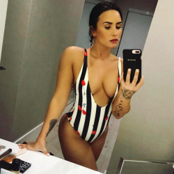 Famous Singer Demi Lovato Nude Leaks