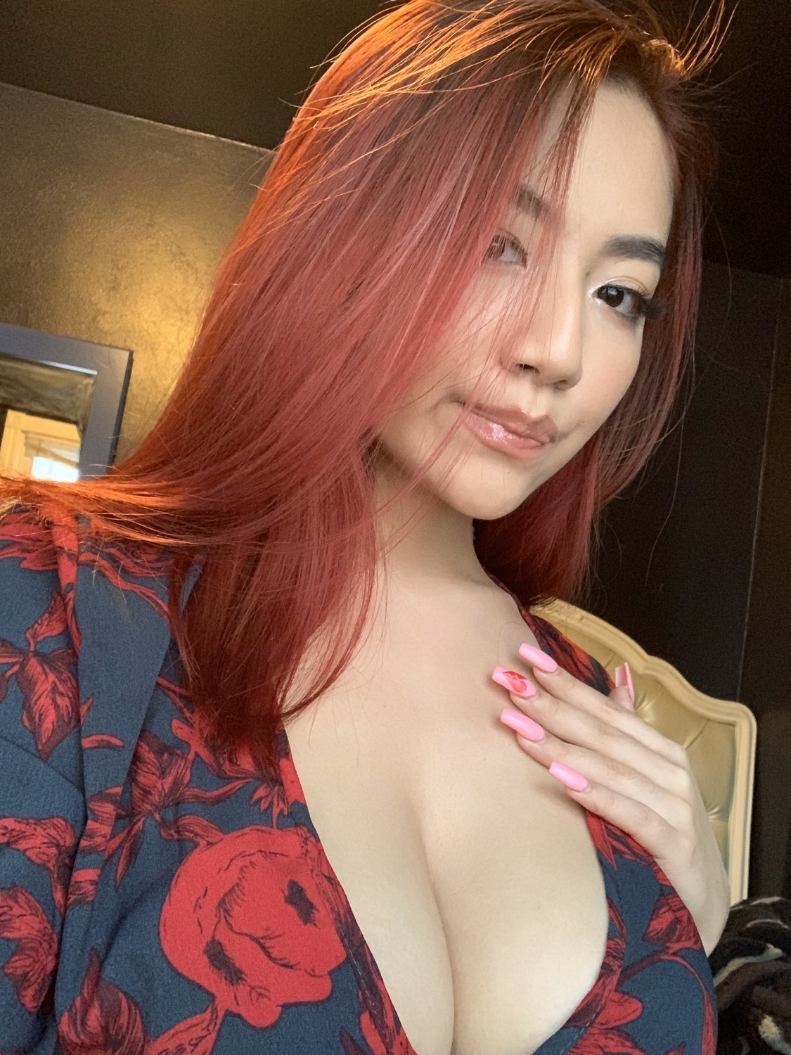 Redhead lady #JtglI2CF