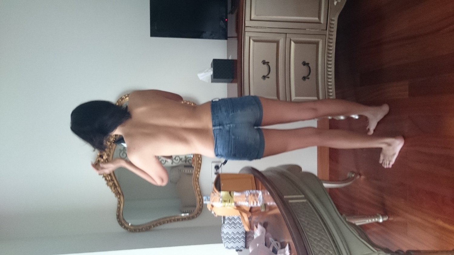 Thai whore Noi - older pics #tKXKmm3g