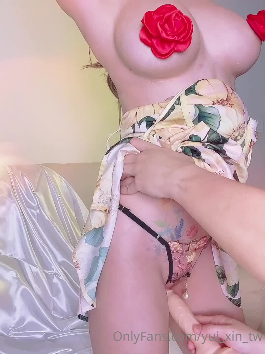 yui - Porn Videos & Photos - EroMe