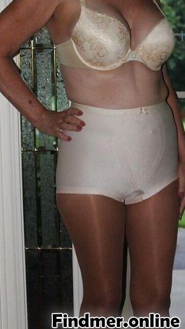Girdle and Pantyhose worn by plain everyday women – Nov #6dT201p4