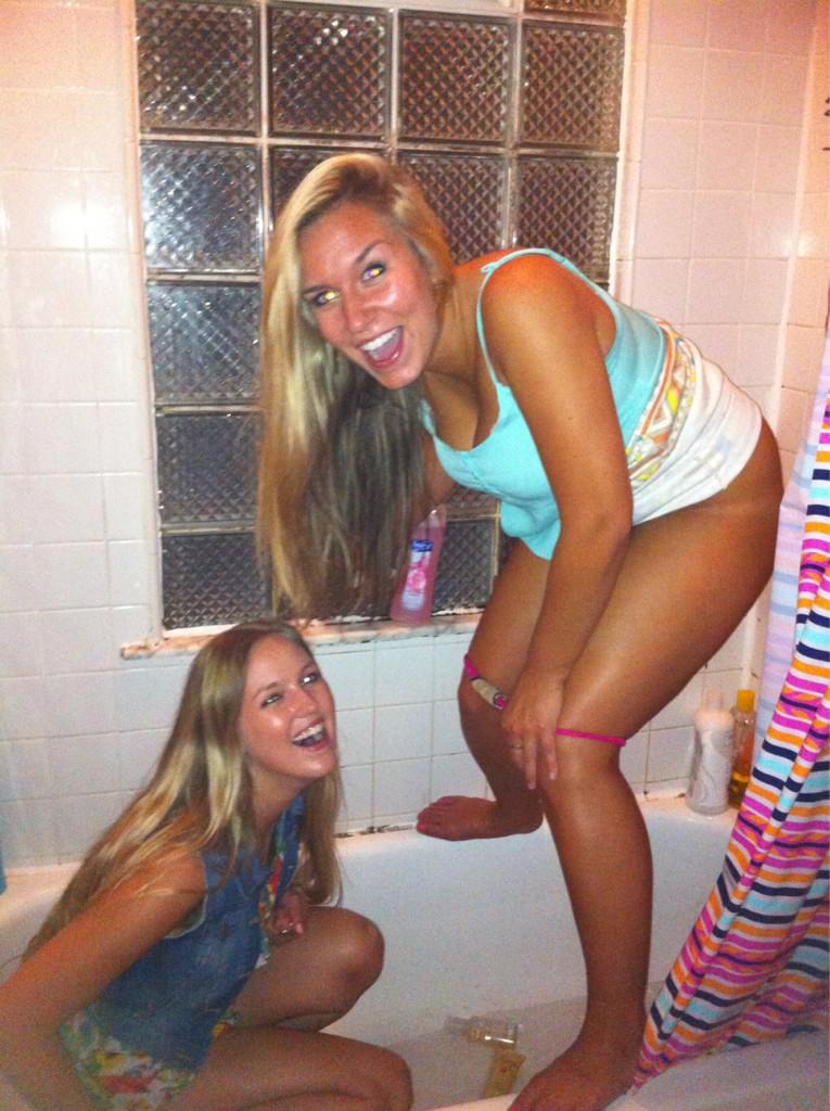 Amateur Girls Caught Peeing (part 6) #BE1Rd6cD