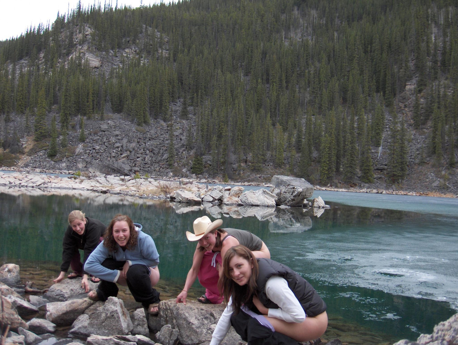 Amateur Girls Caught Peeing (part 6) #IUwM5WbY