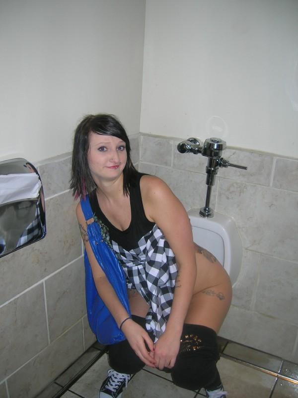 Amateur Girls Caught Peeing (part 6) #PvrOdl6K