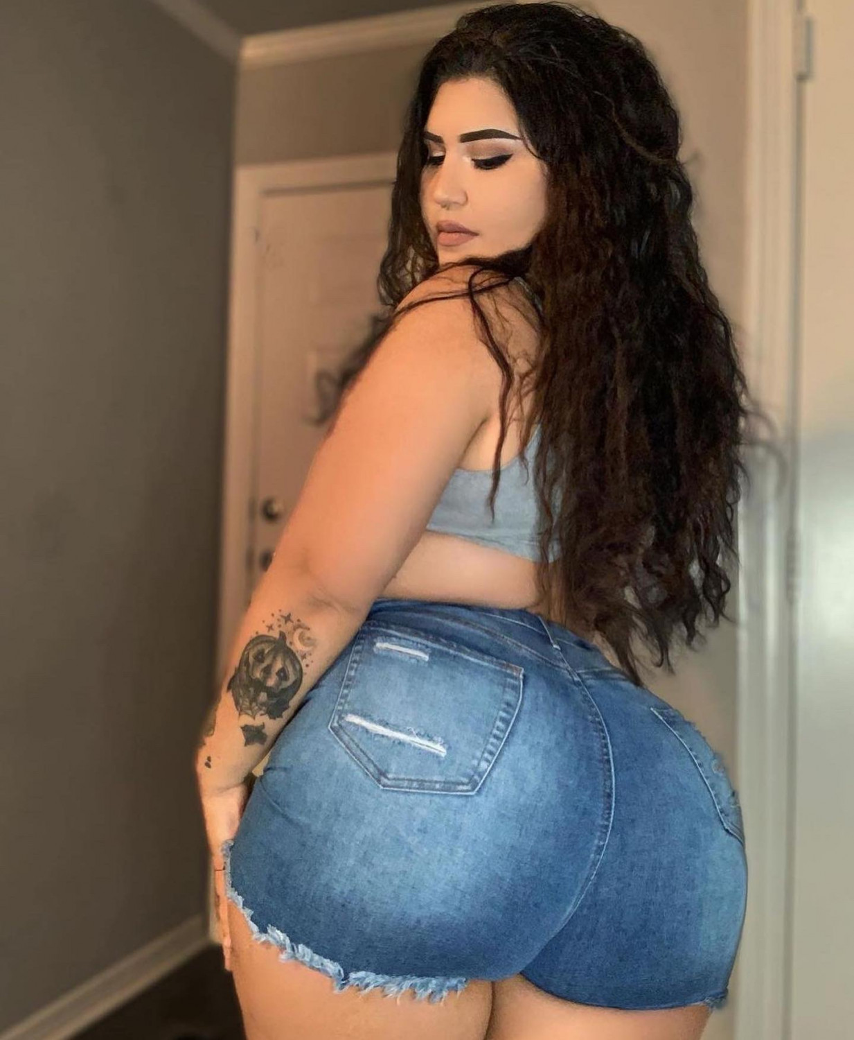 Big Booty Latina in Jean Shorts Cum Tribute - Porn - EroMe