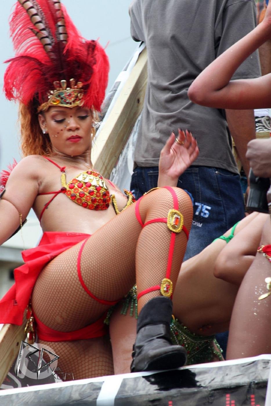 Rihanna Bikini Tease Barbados Festival Photos Leaked #Gg3WgLpc