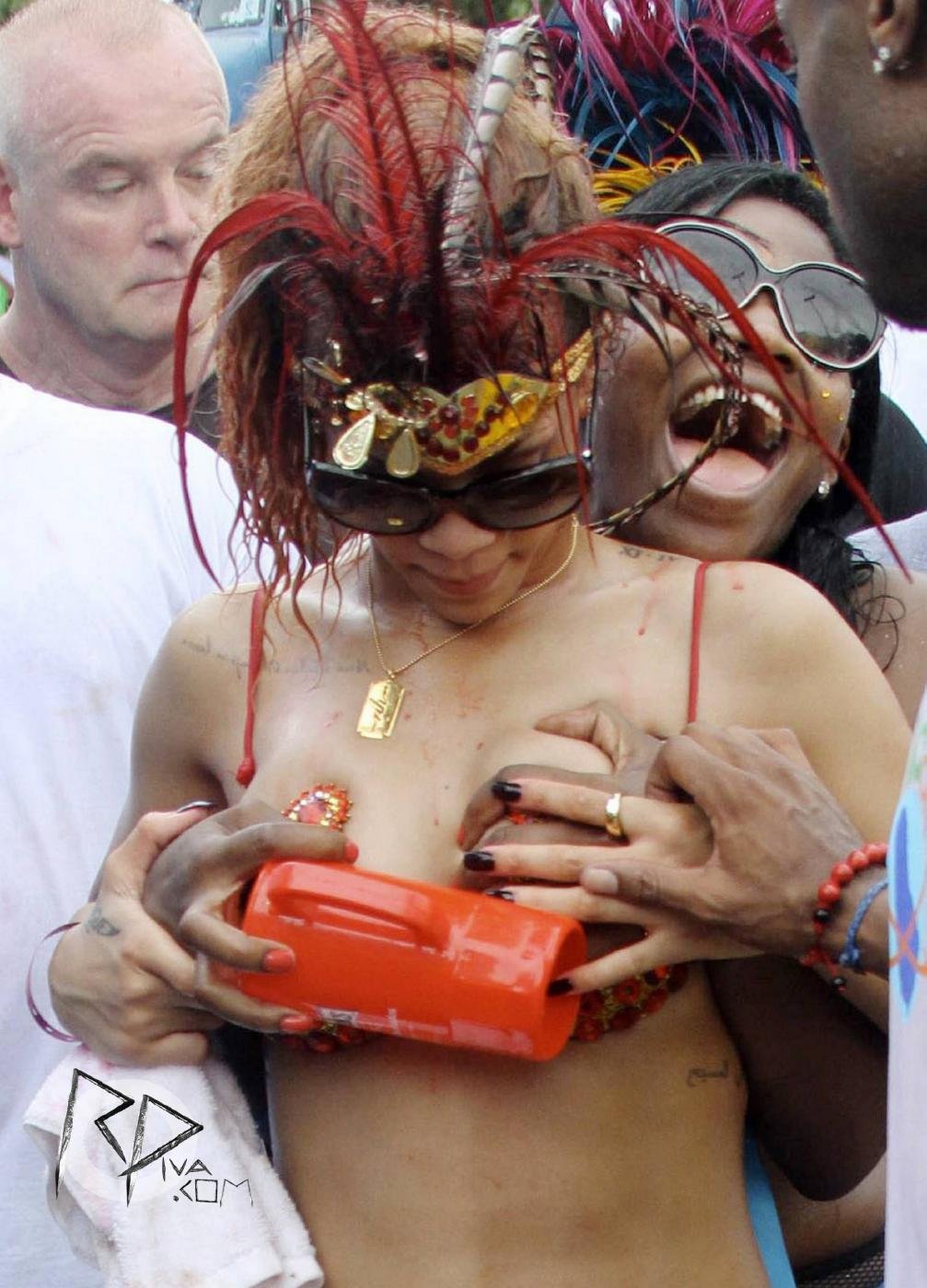 Rihanna Bikini Tease Barbados Festival Photos Leaked #eZdKu16o