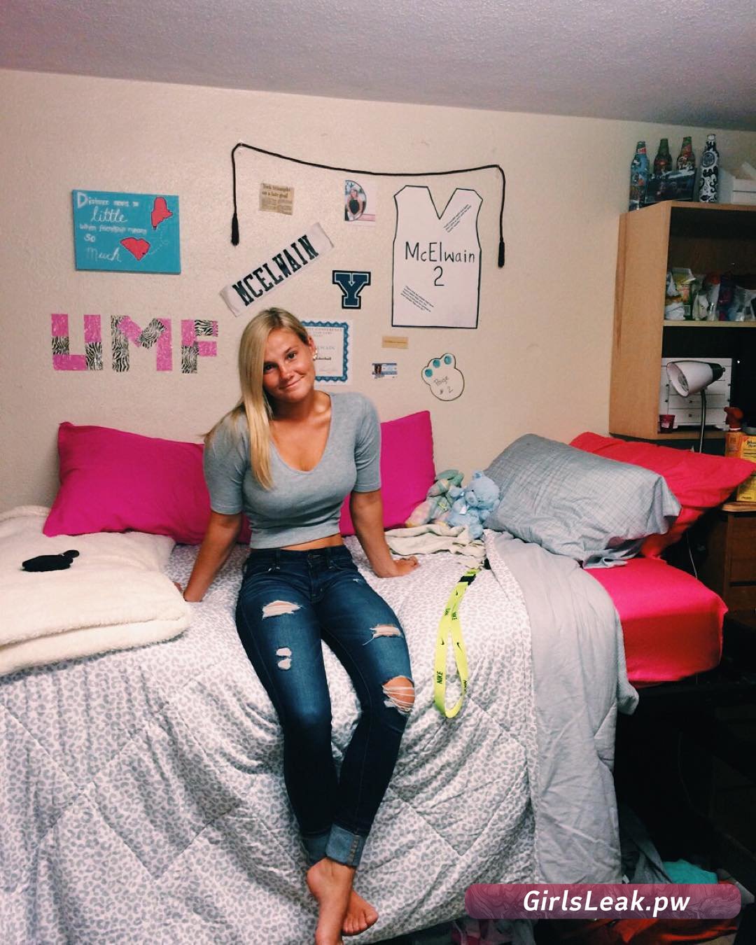 Blonde teen exploring her sexuality #QXvniD8r