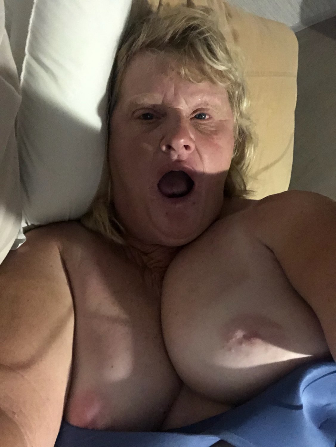Pam wants your cum #Ylz59x9M