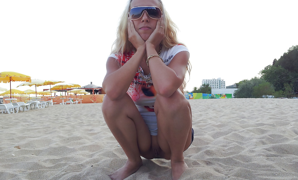 Daniela on the beach #ElnU1gEG