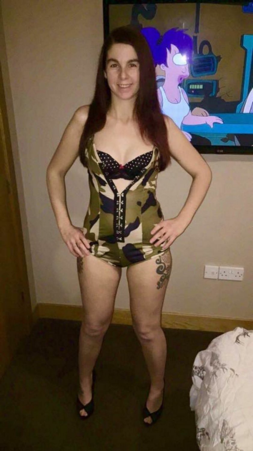 Sarah UK #DZ0HCWFT
